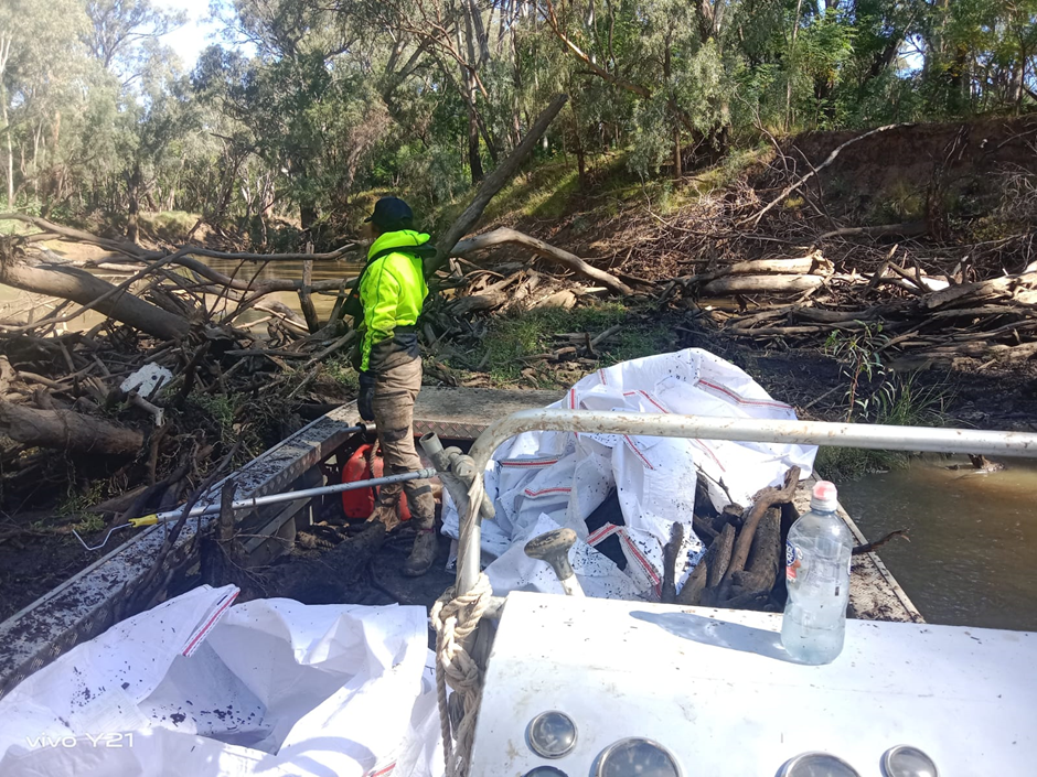 Contractors removing debris from Raft 1, Warren